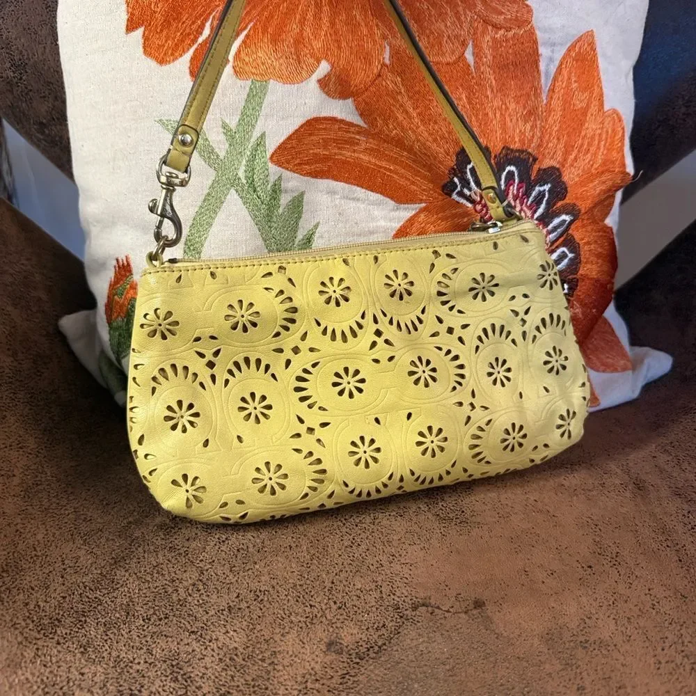 Coach Ashley Daisy Lace leather laser cut large wristlet bag yellow 2010’s VGUC